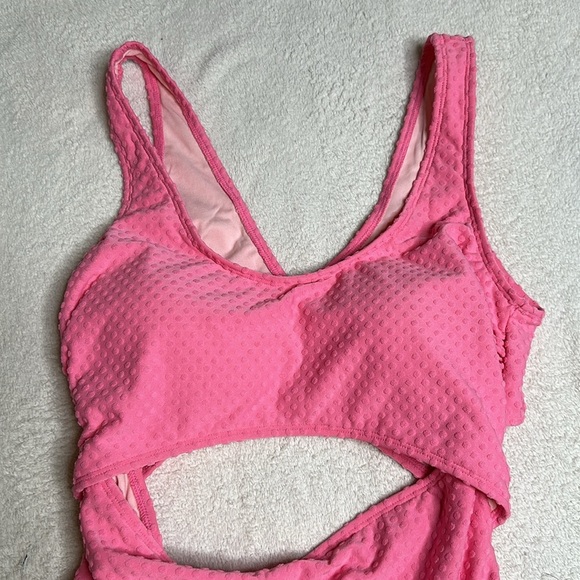 New!! Pink monokini textured, one piece swimsuit‎ Size 16/18 - Picture 2 of 5